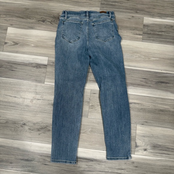 Judy Blue Light Wash Skinny Jeans - Picture 5 of 10